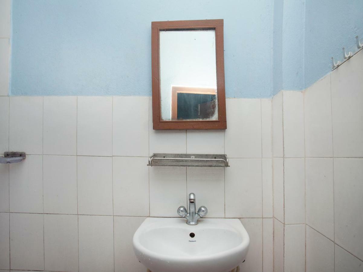 Spot On 486 Hotel Holy Lodge Sauraha Luaran gambar