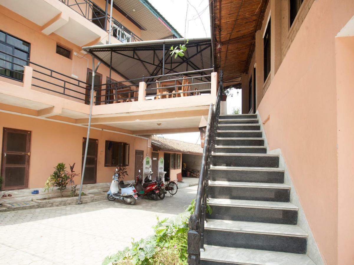 Spot On 486 Hotel Holy Lodge Sauraha Luaran gambar