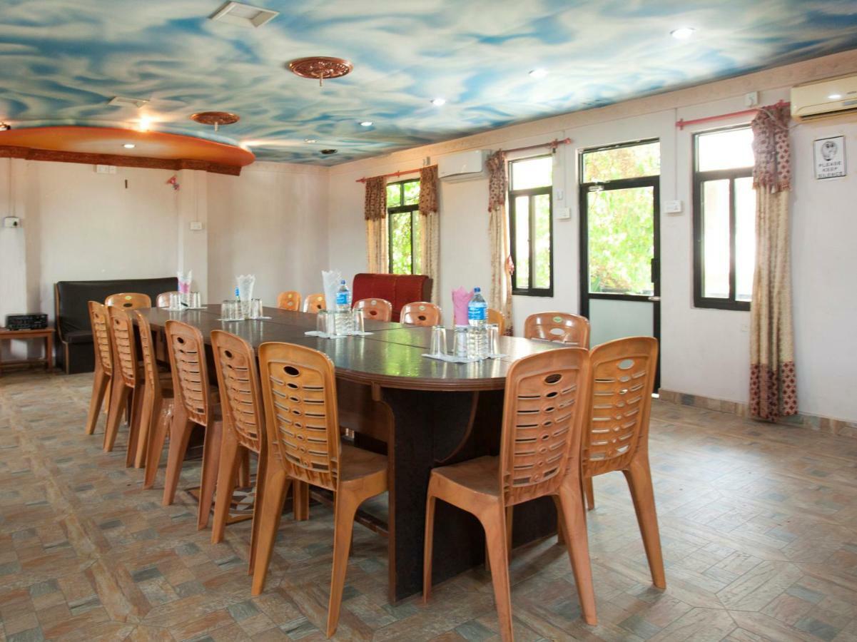 Spot On 486 Hotel Holy Lodge Sauraha Luaran gambar