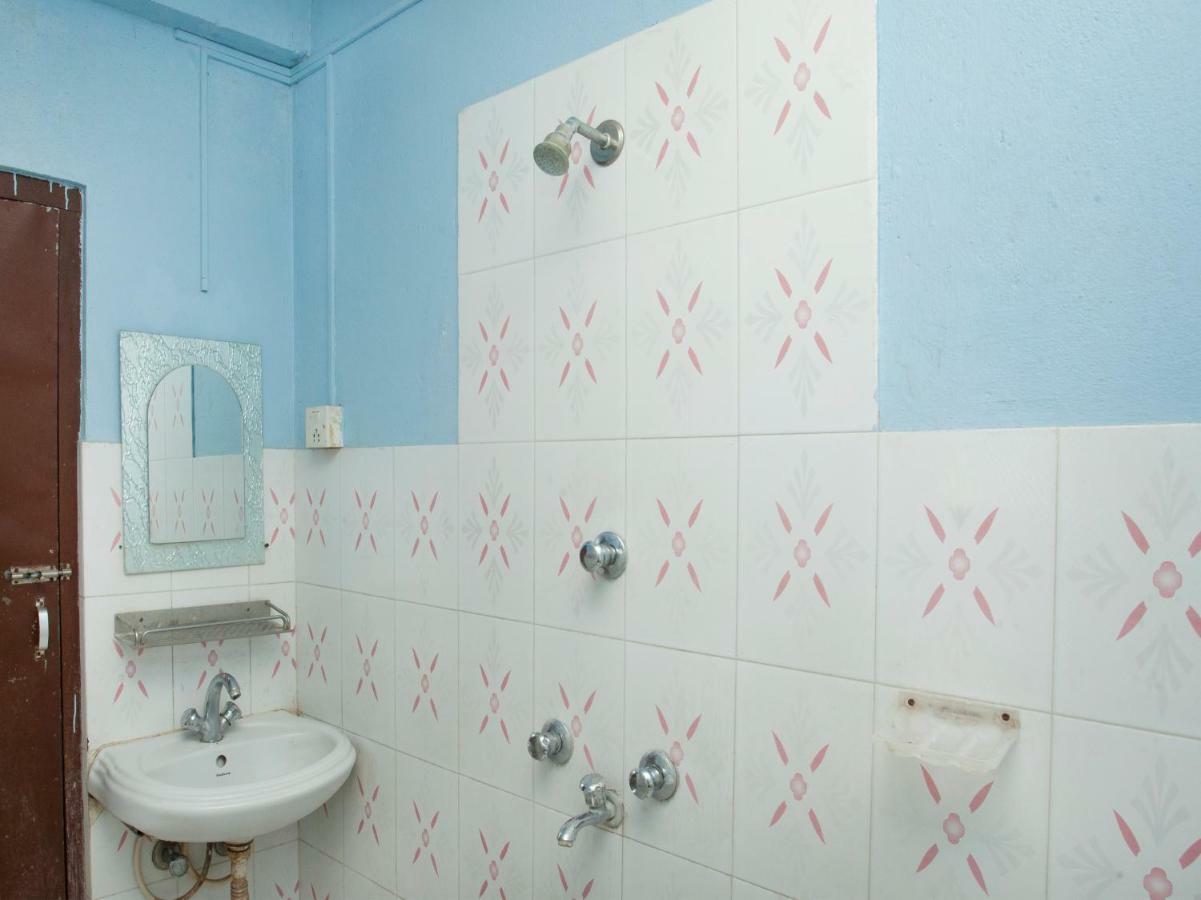 Spot On 486 Hotel Holy Lodge Sauraha Luaran gambar