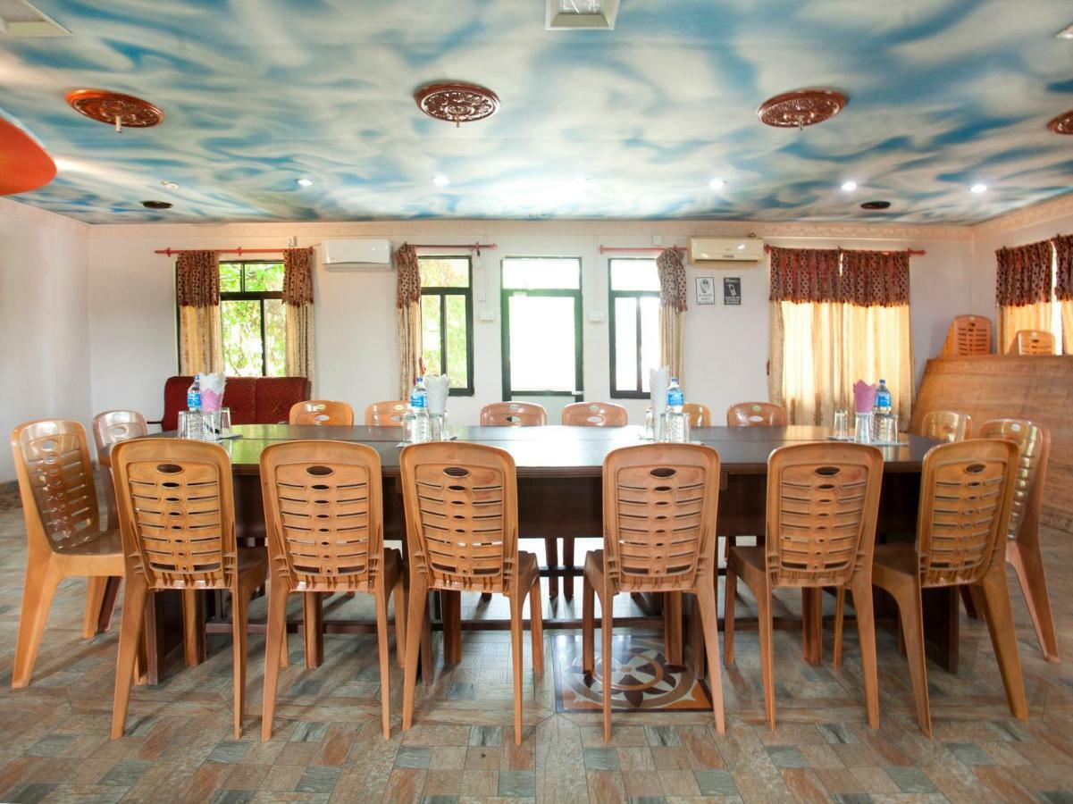 Spot On 486 Hotel Holy Lodge Sauraha Luaran gambar