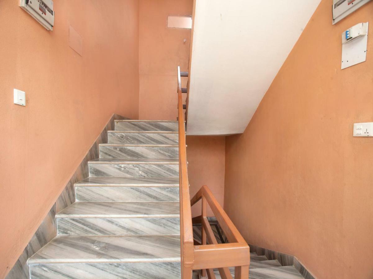 Spot On 486 Hotel Holy Lodge Sauraha Luaran gambar