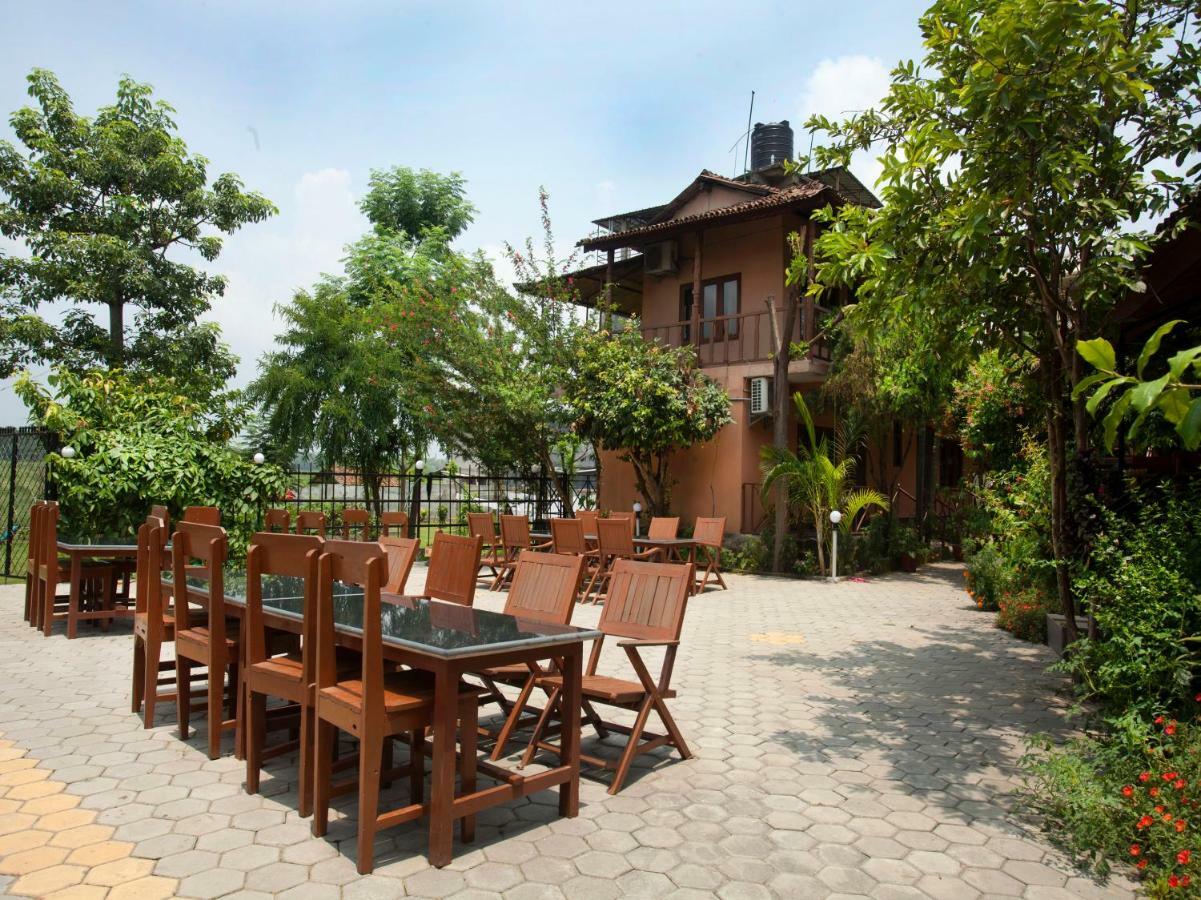 Spot On 486 Hotel Holy Lodge Sauraha Luaran gambar