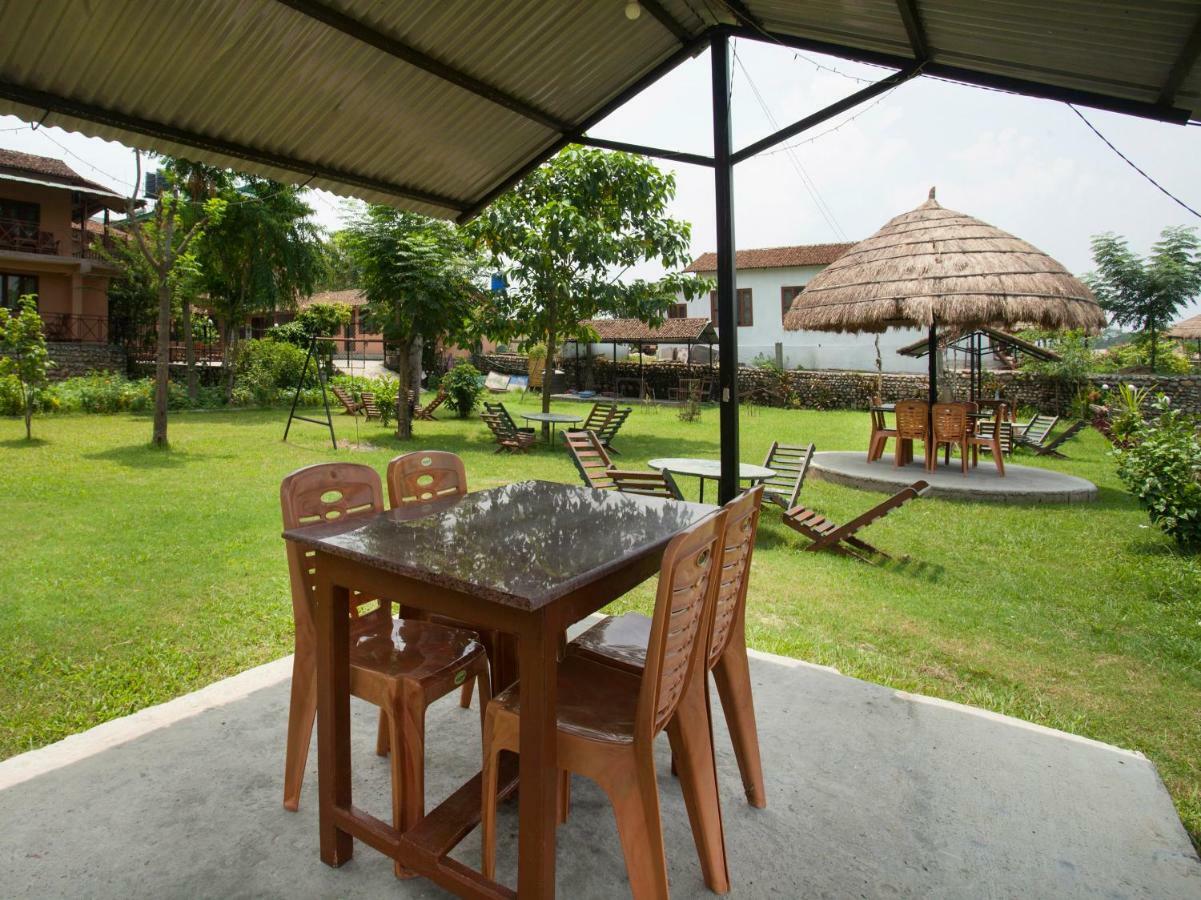 Spot On 486 Hotel Holy Lodge Sauraha Luaran gambar