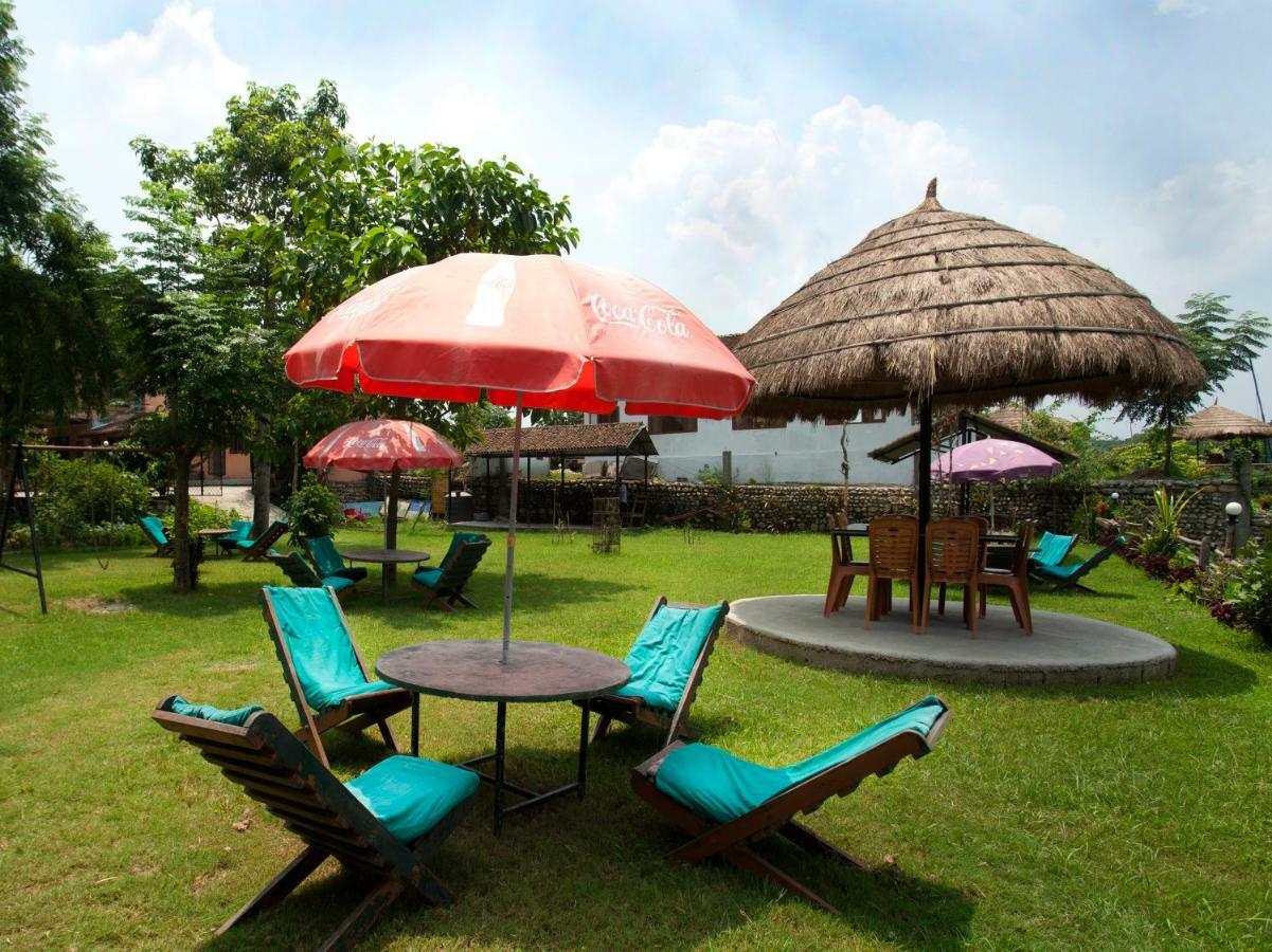 Spot On 486 Hotel Holy Lodge Sauraha Luaran gambar