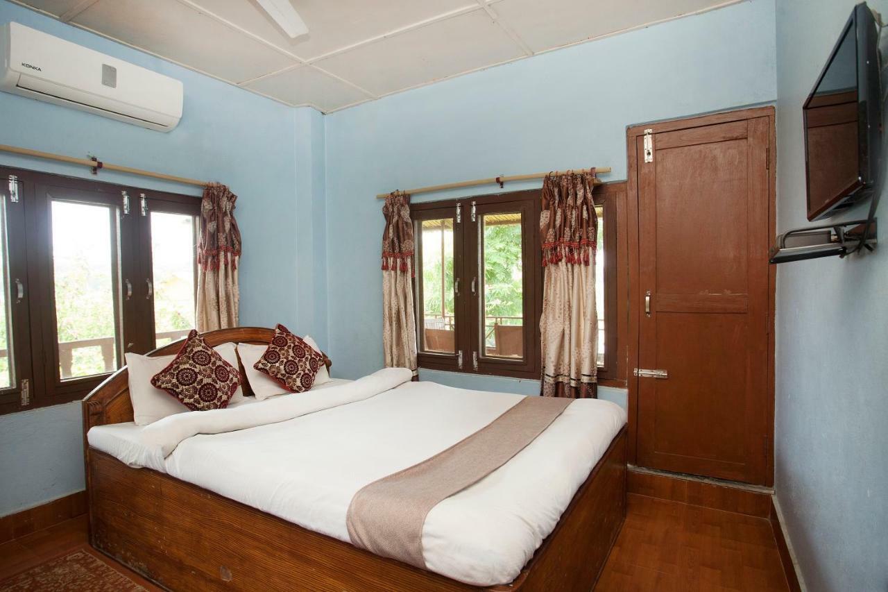 Spot On 486 Hotel Holy Lodge Sauraha Luaran gambar